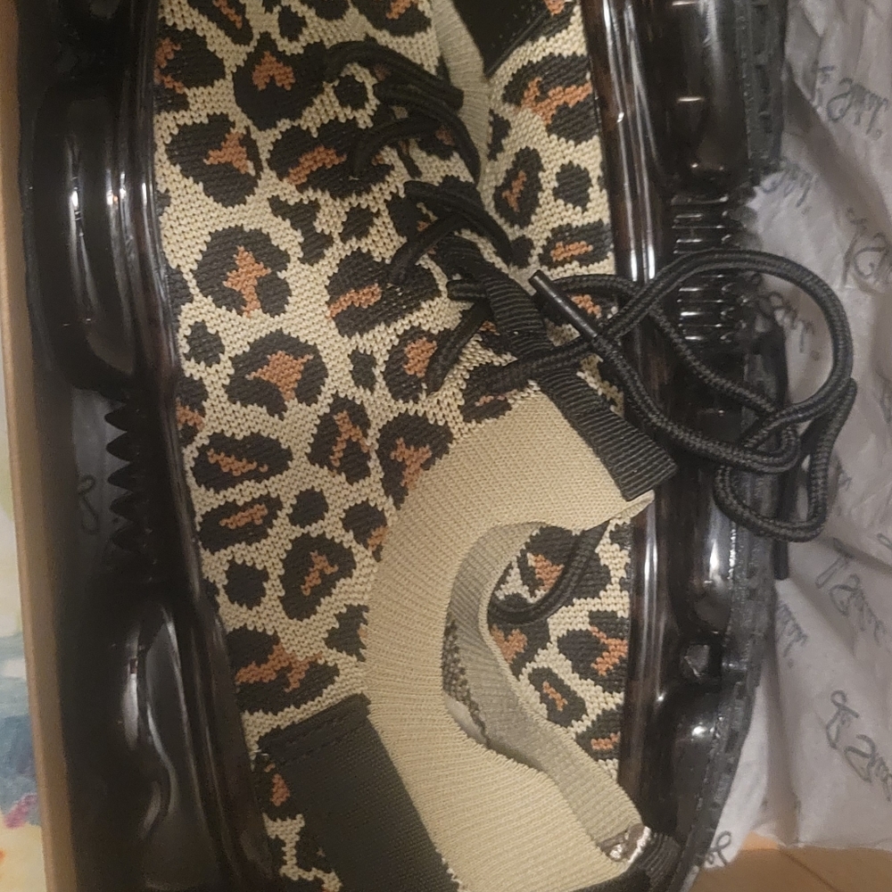 LaSheelah Leopard running sneakers